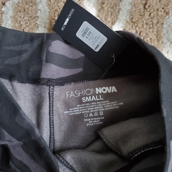 SOLD Fashion nova Hustle hard camo sweat pants - Picture 3 of 5